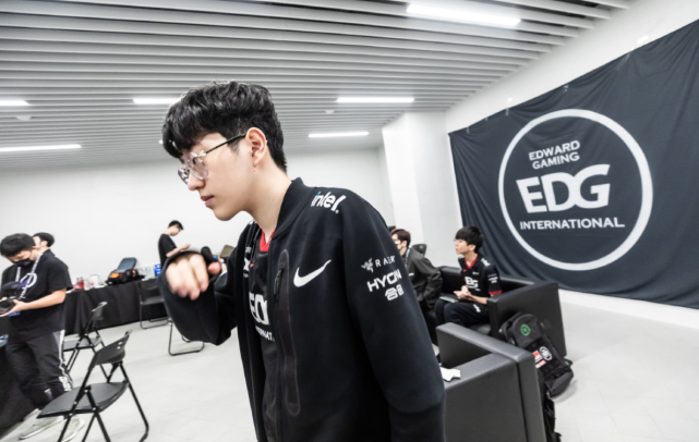 中梳理全队 中梳理全队